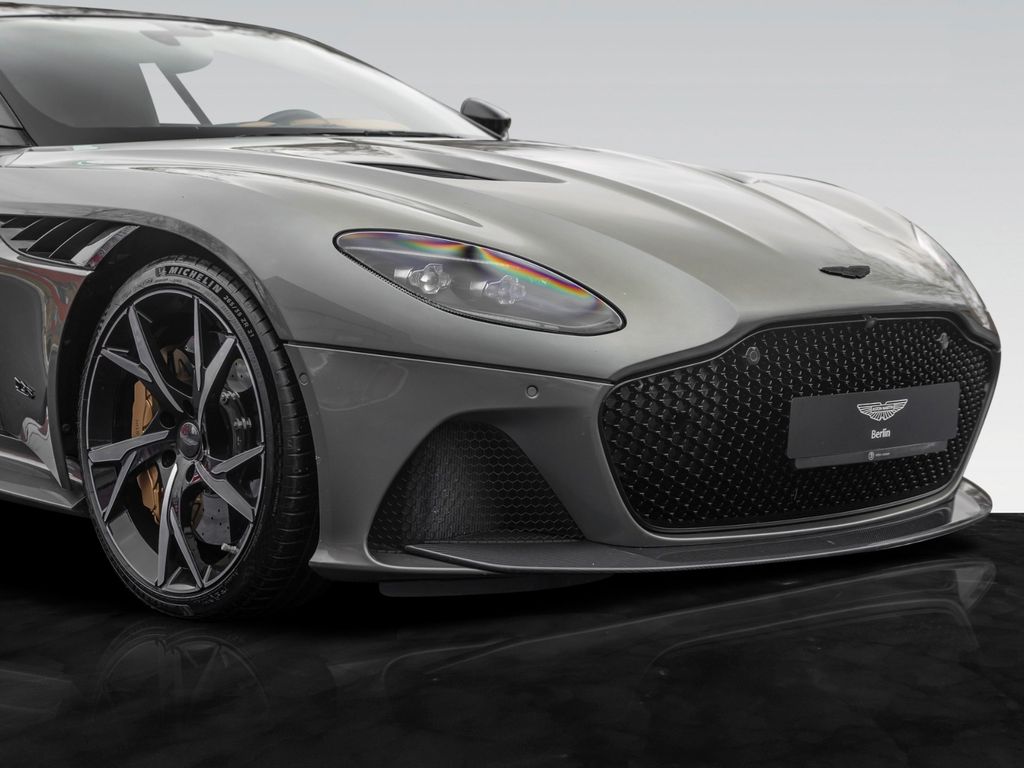 Aston Martin DBS 2023