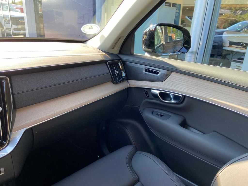 Volvo XC90 2025