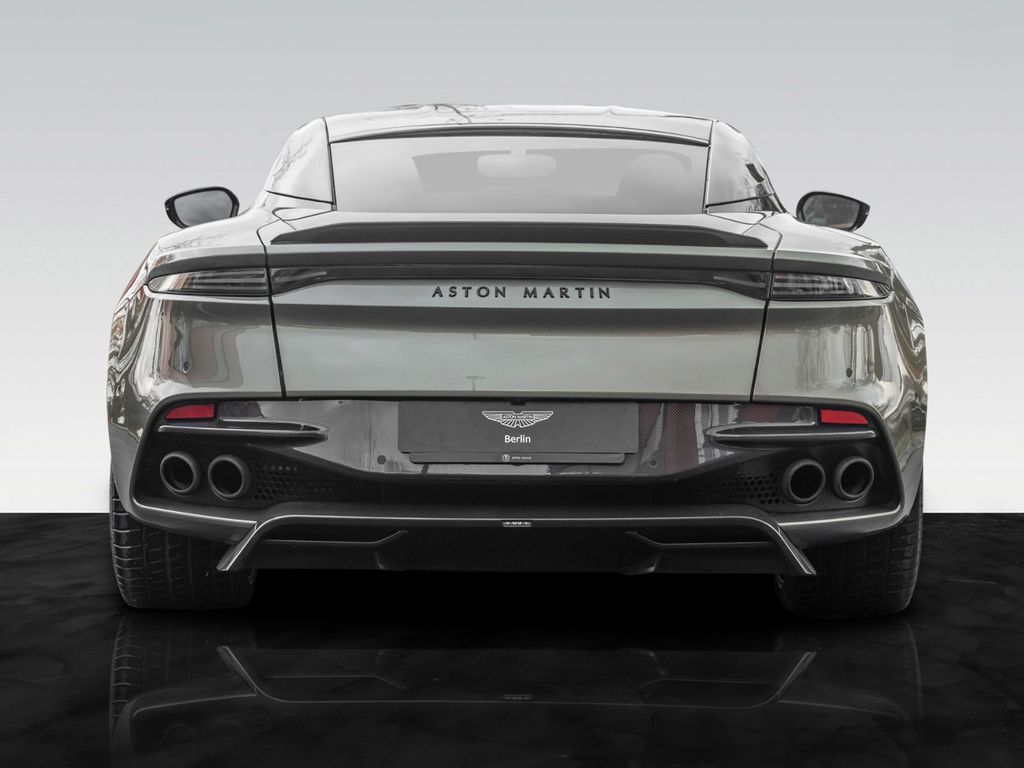 Aston Martin DBS 2023
