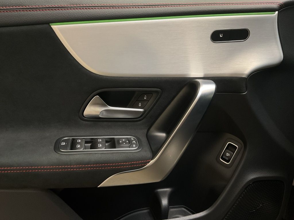 Mercedes-Benz CLA 200 2025