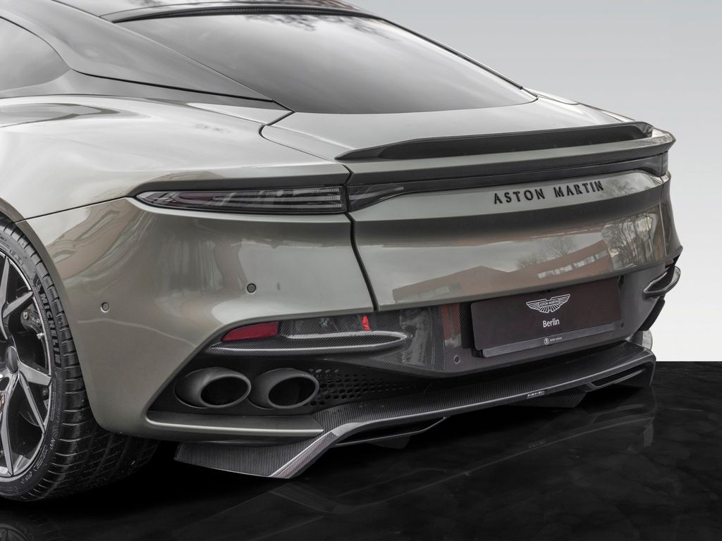 Aston Martin DBS 2023