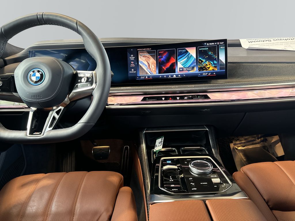 BMW i7 2025