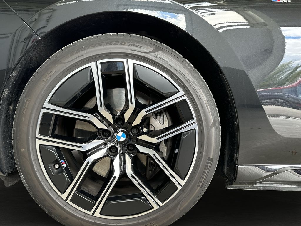 BMW i7 2025