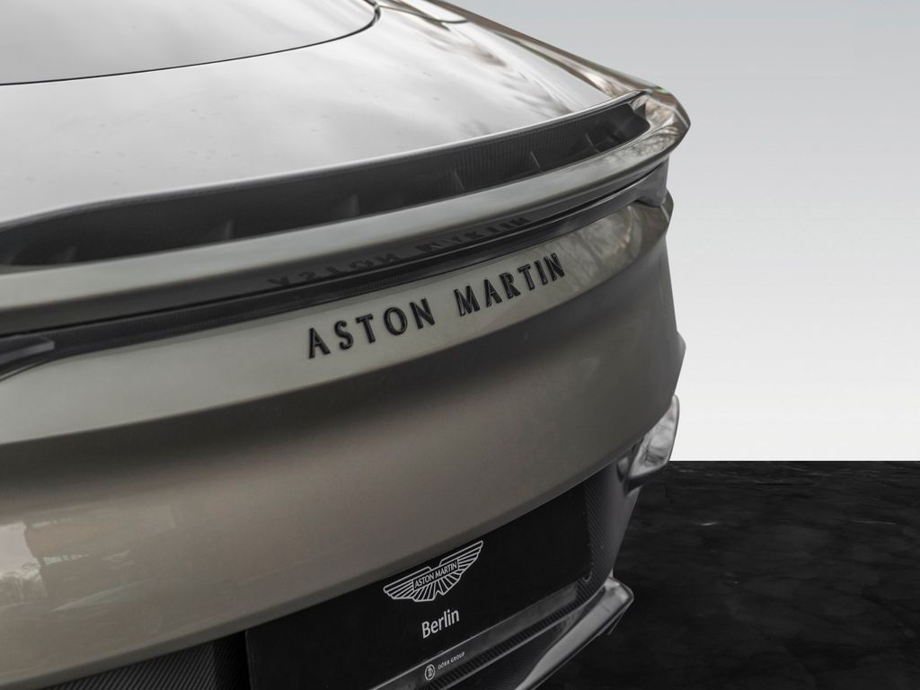 Aston Martin DBS 2023