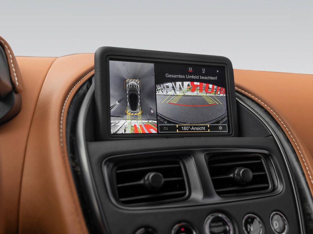 Aston Martin DBS 2023