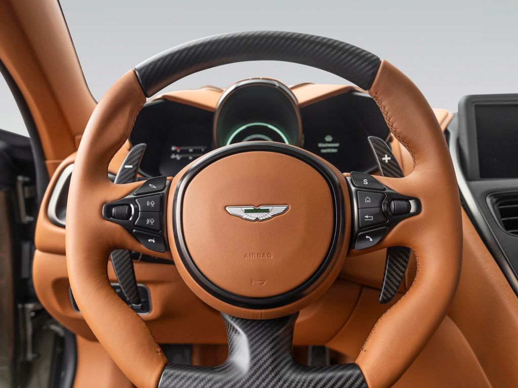 Aston Martin DBS 2023