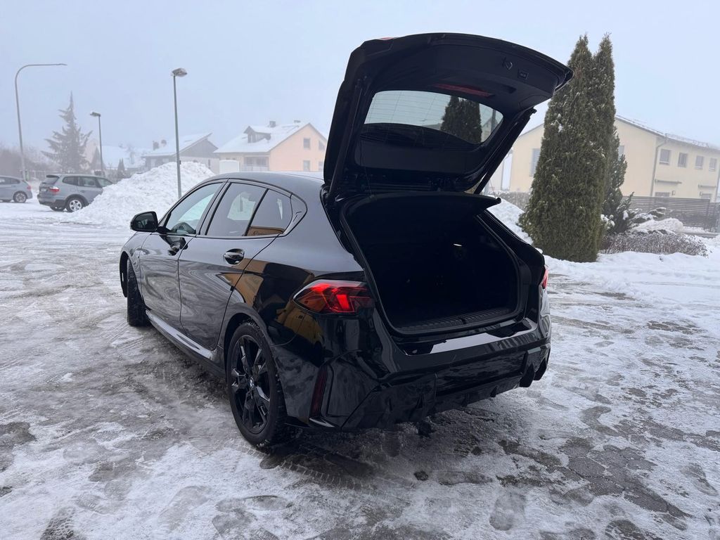 BMW 120 2025