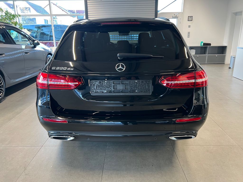Mercedes-Benz E 300 2022