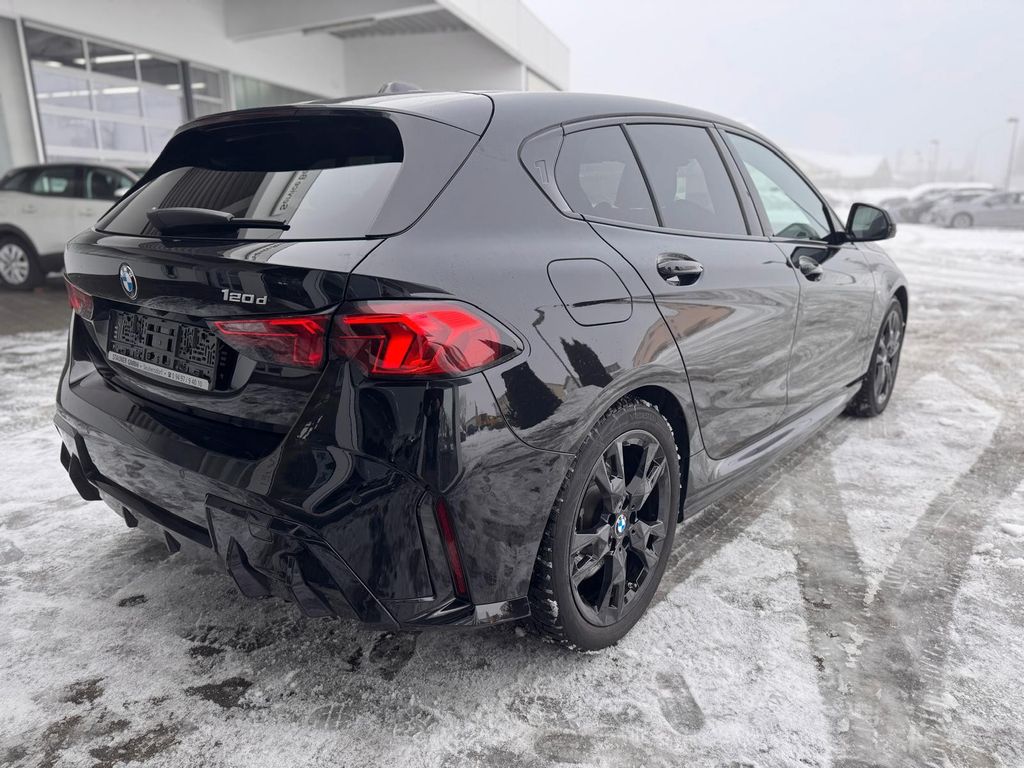 BMW 120 2025