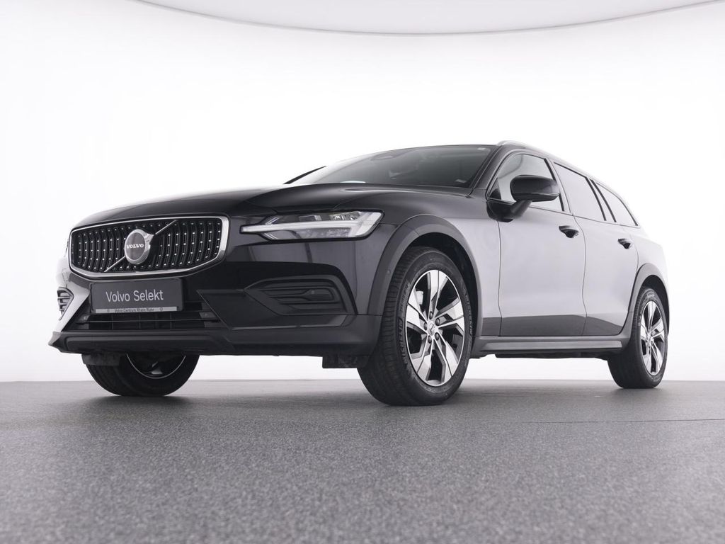Volvo V60 Cross Country 2023