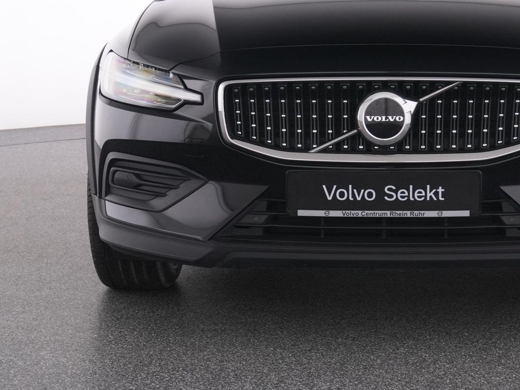 Volvo V60 Cross Country 2023