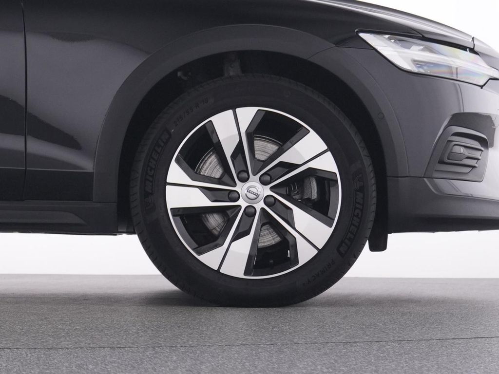 Volvo V60 Cross Country 2023