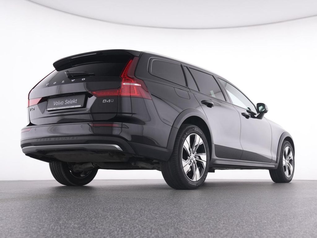 Volvo V60 Cross Country 2023