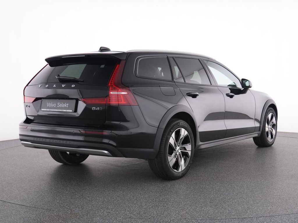 Volvo V60 Cross Country 2023