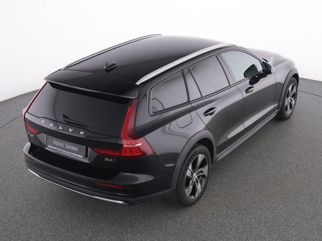 Volvo V60 Cross Country 2023