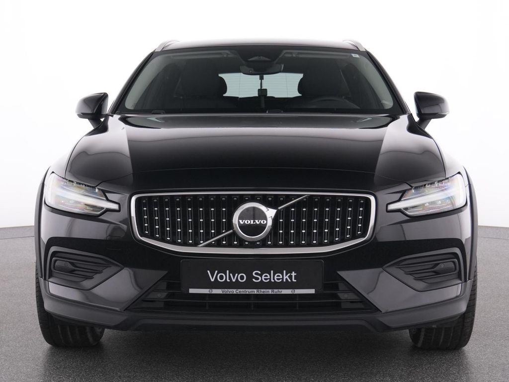 Volvo V60 Cross Country 2023