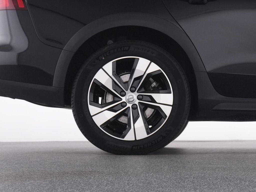 Volvo V60 Cross Country 2023