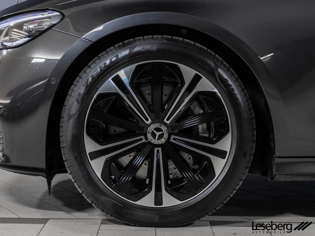 Mercedes-Benz E 300 2025