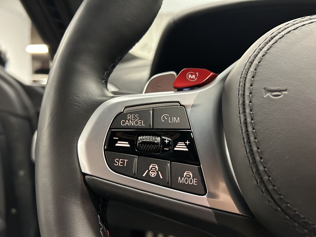 BMW M8 2025