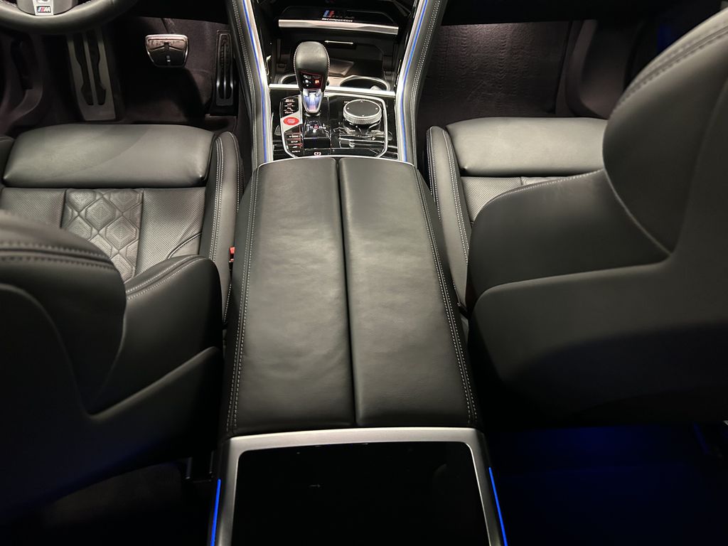 BMW M8 2025