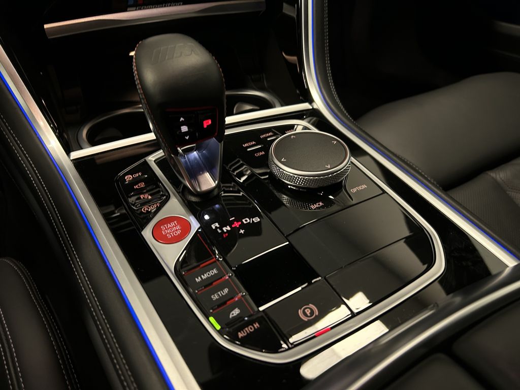 BMW M8 2025