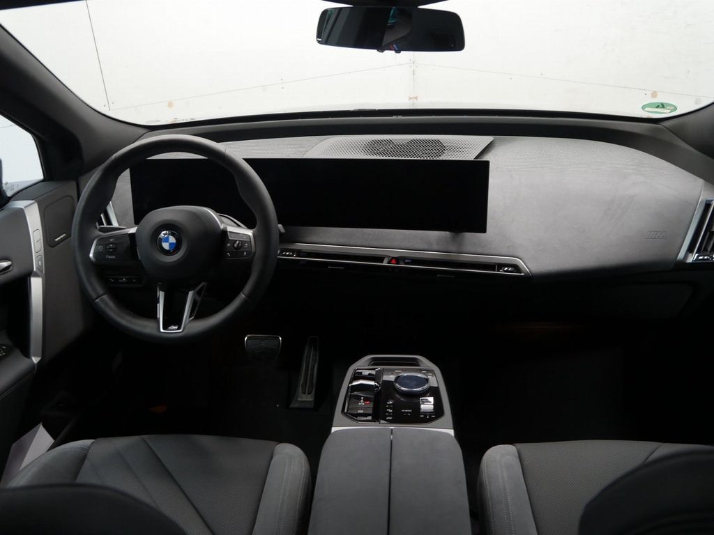 BMW iX 2025