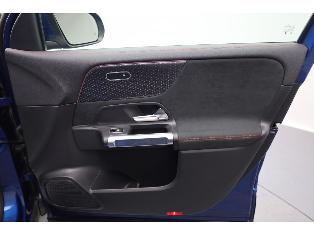 Mercedes-Benz EQB 2024