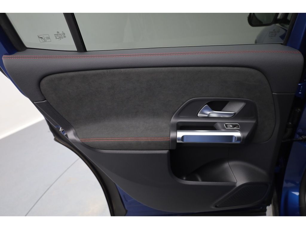 Mercedes-Benz EQB 2024