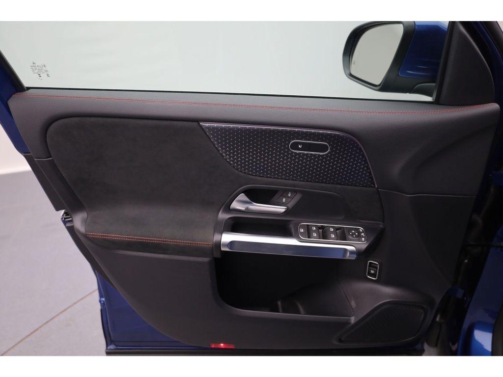 Mercedes-Benz EQB 2024