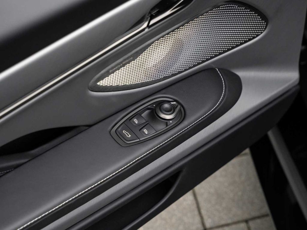 Aston Martin Vanquish