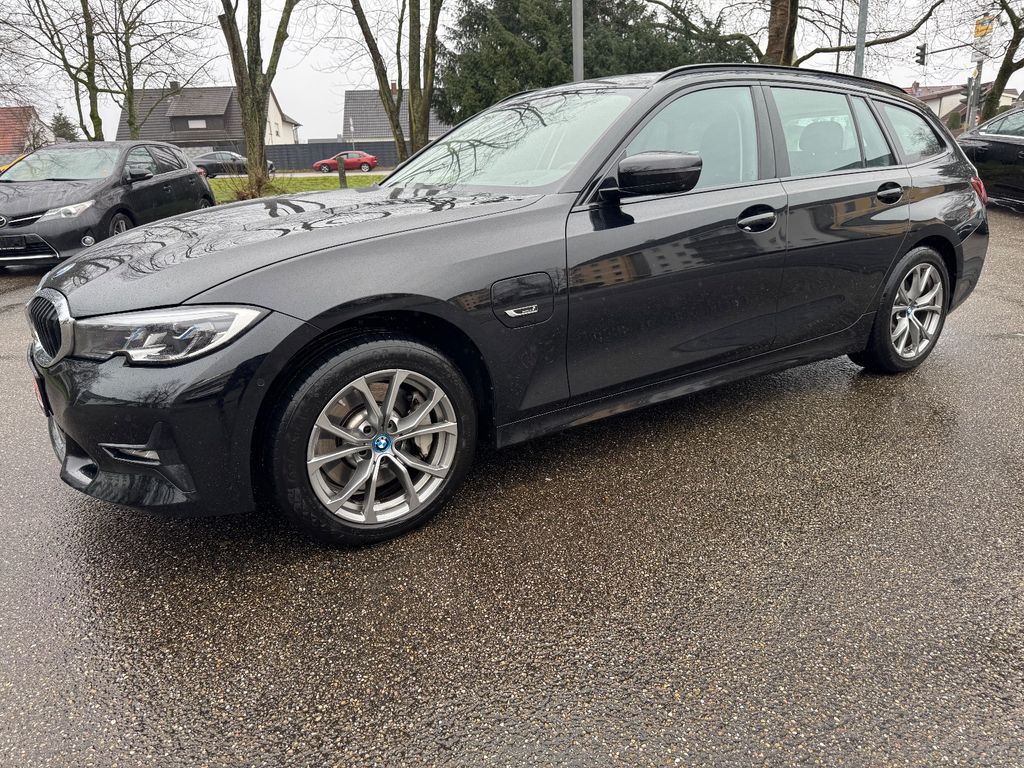 BMW 330 2022