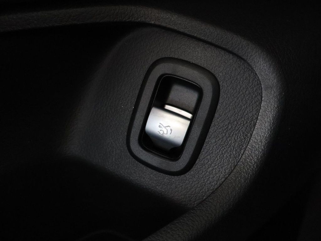 Mercedes-Benz CLE 200 2025