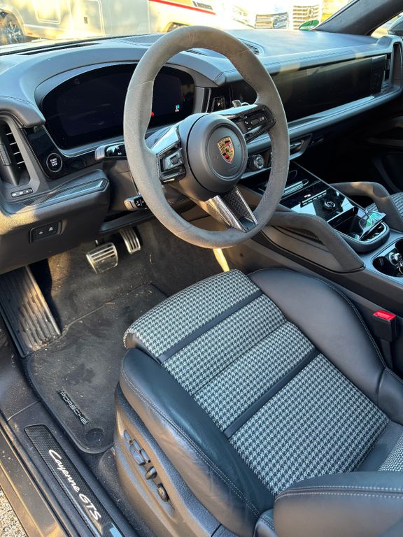 Porsche Cayenne 2025