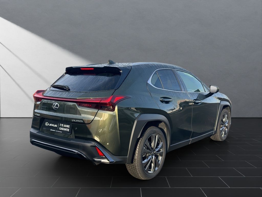 Lexus UX 2023