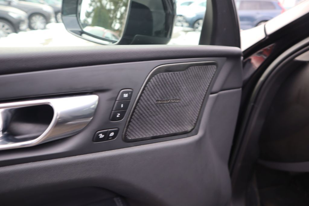 Volvo XC60 2022