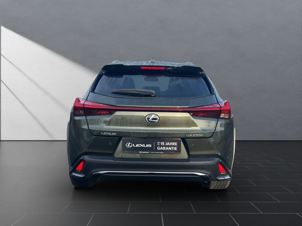Lexus UX 2023