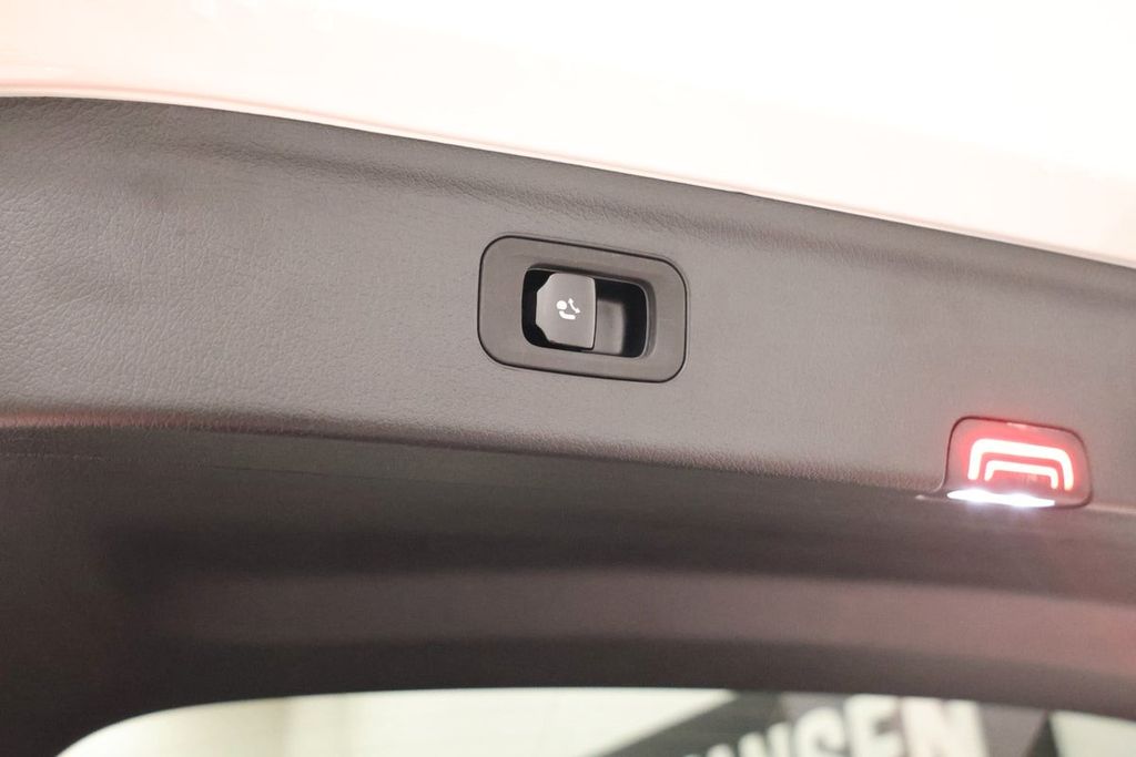 Mercedes-Benz EQE SUV 2023