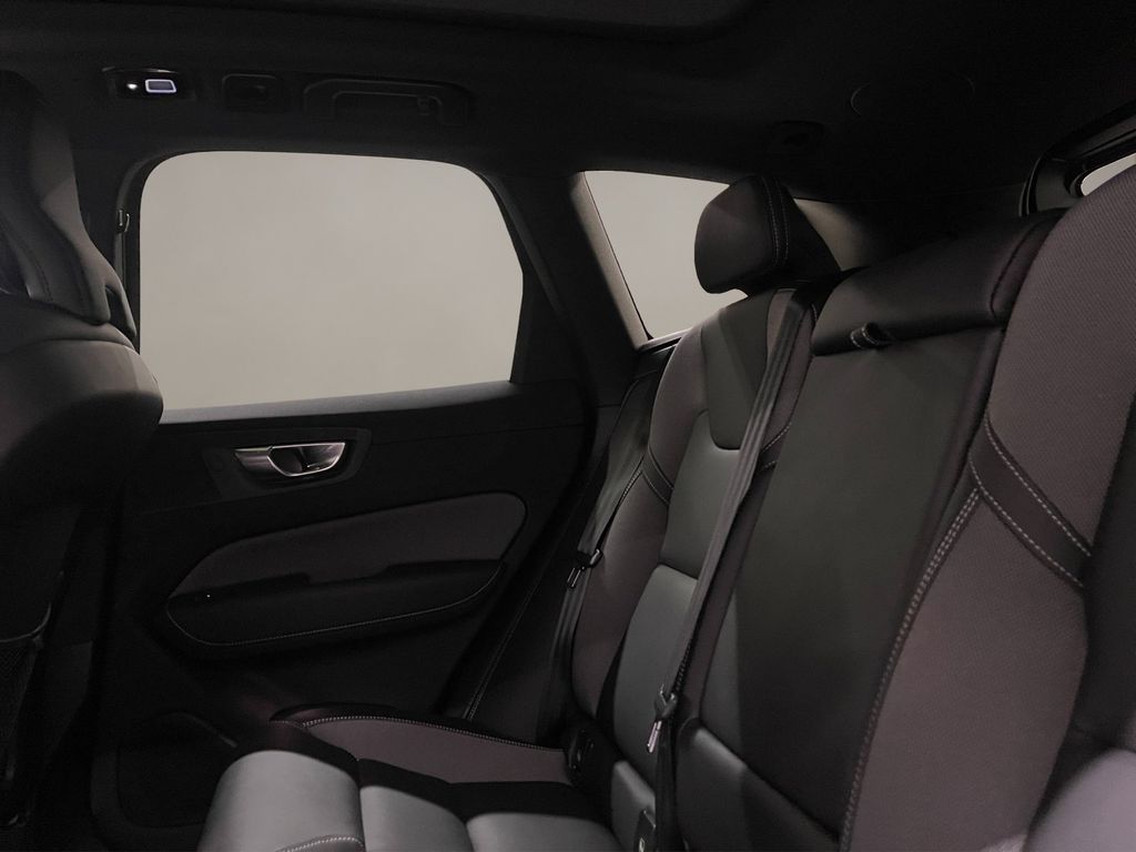 Volvo XC60 2025