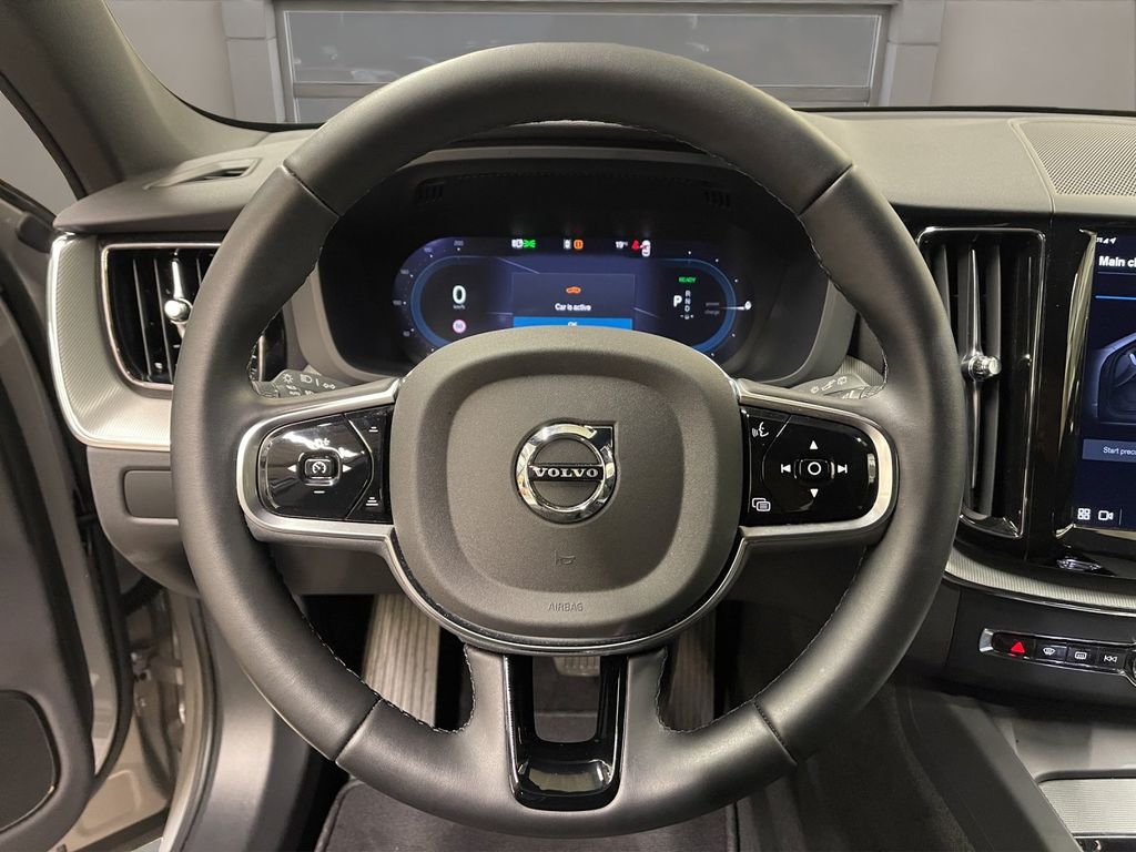 Volvo XC60 2025