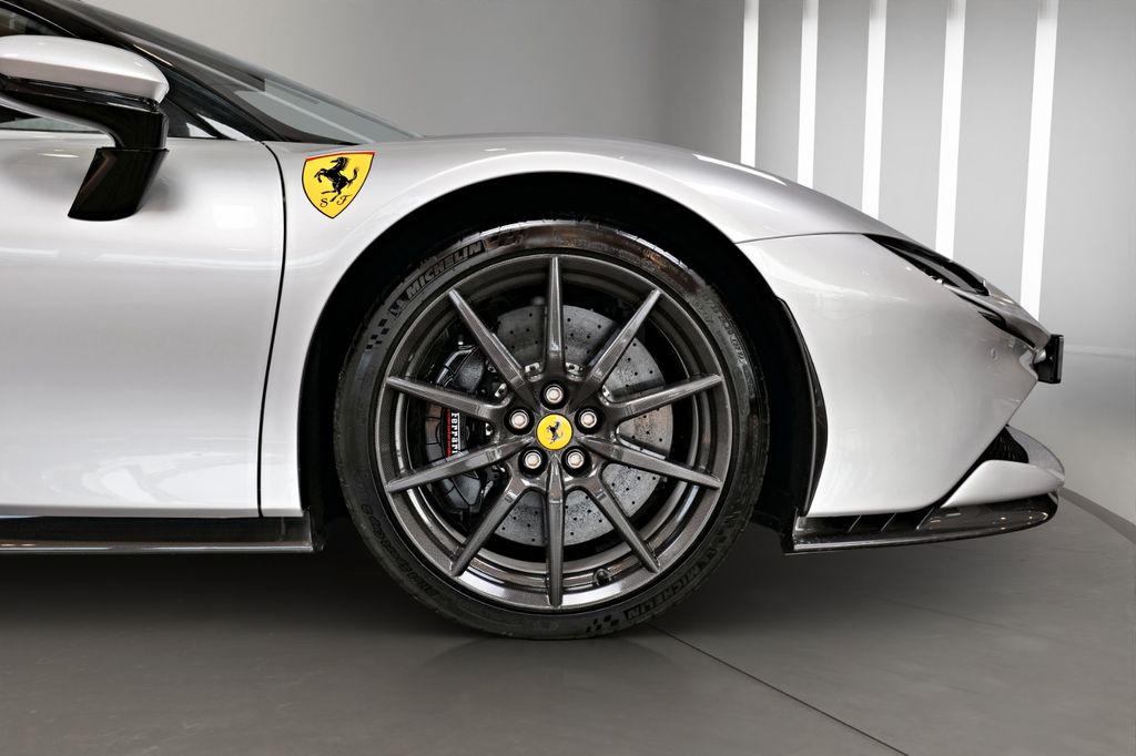 Ferrari SF90 2024