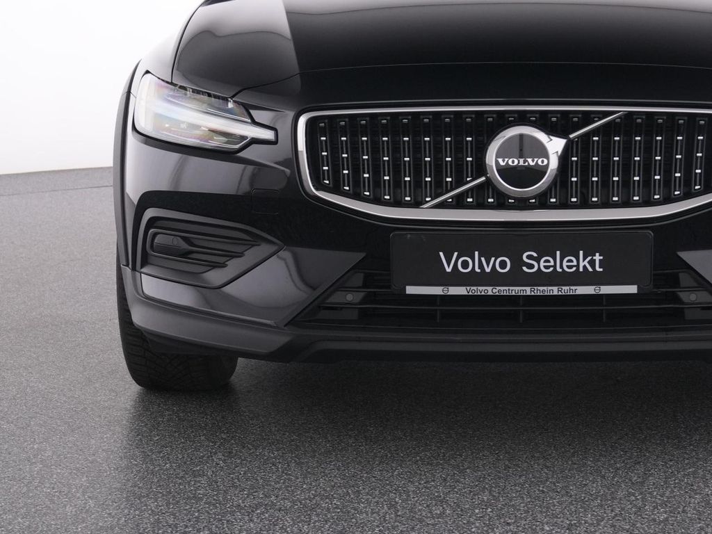 Volvo V60 Cross Country 2023