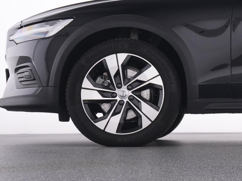 Volvo V60 Cross Country 2023