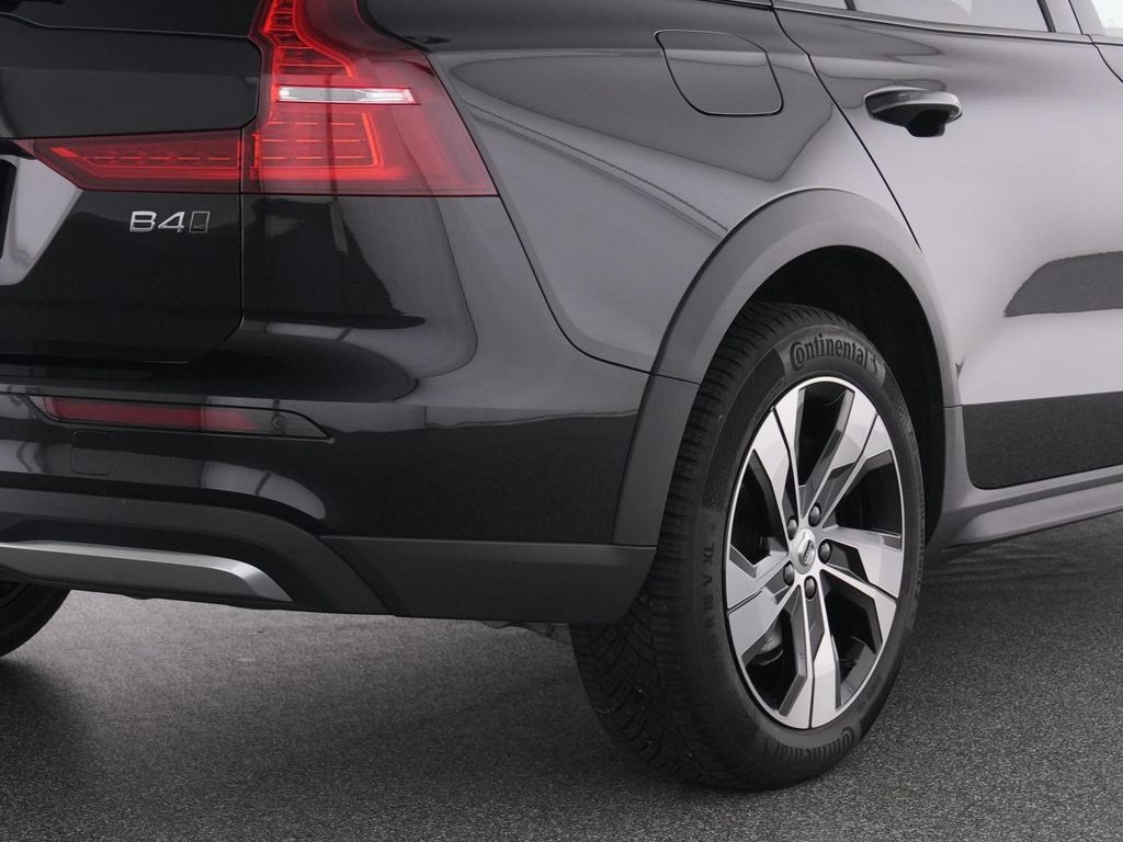 Volvo V60 Cross Country 2023