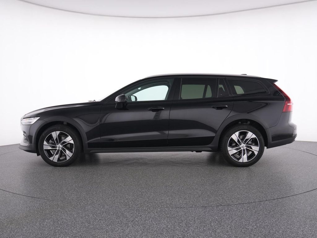 Volvo V60 Cross Country 2023