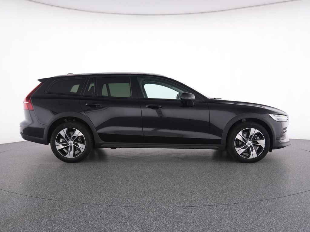 Volvo V60 Cross Country 2023