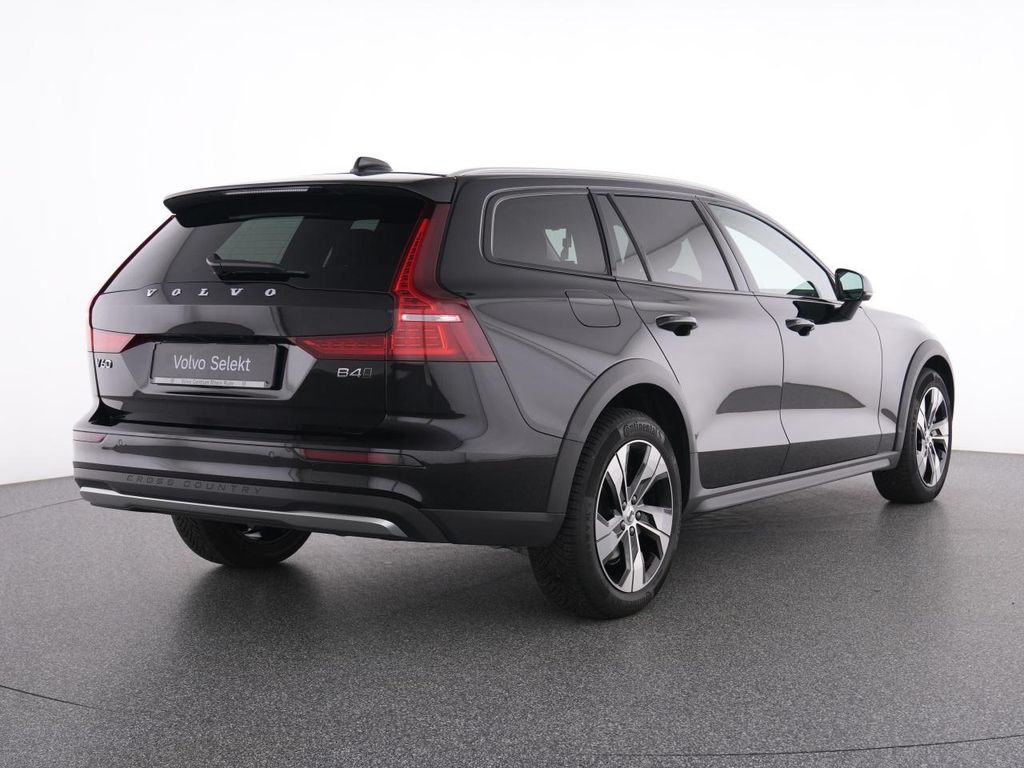 Volvo V60 Cross Country 2023