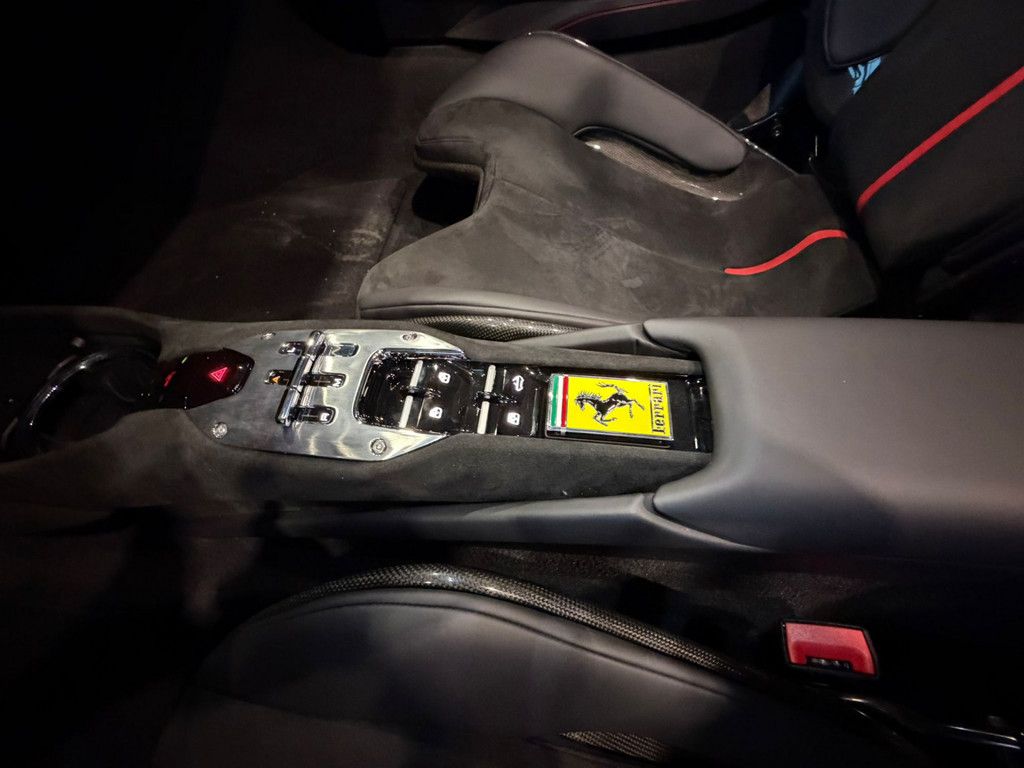 Ferrari 296 GTS 2025