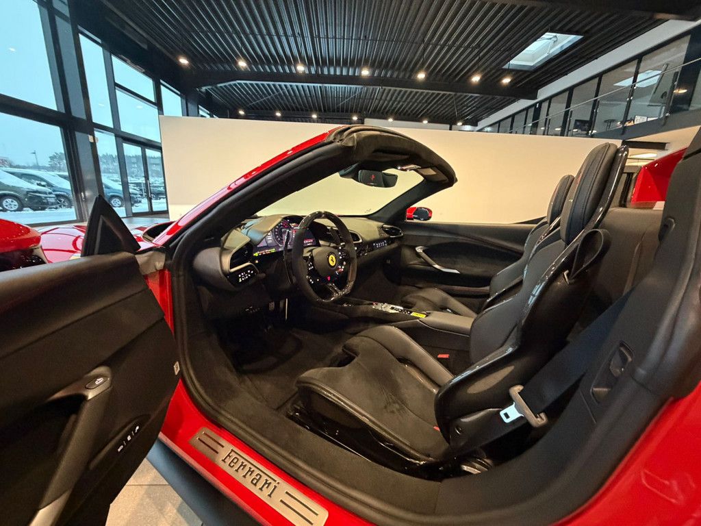 Ferrari 296 GTS 2025