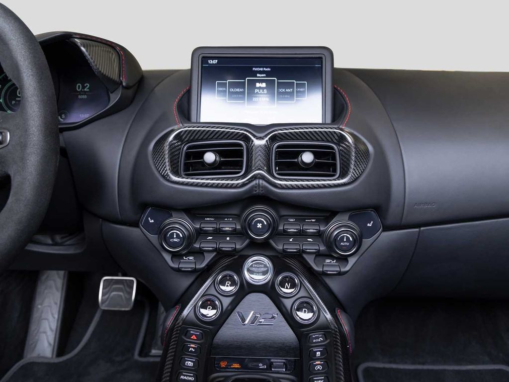 Aston Martin V12 Vantage 2023