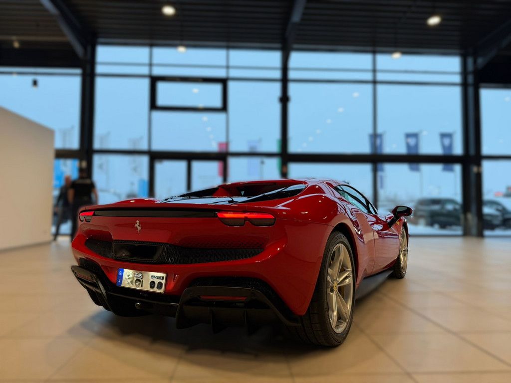 Ferrari 296 GTS 2025